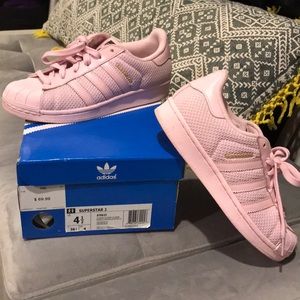 Pink Superstar adidas 💕about women’s 6